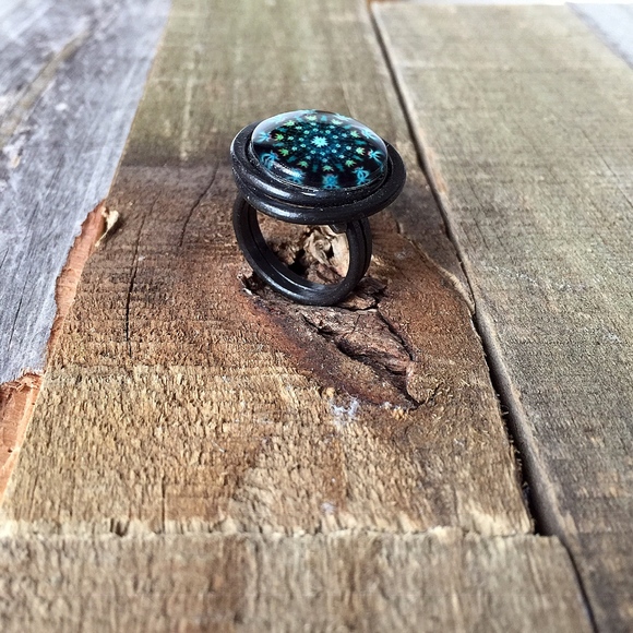 Women’s Ring - Picture 7 of 8